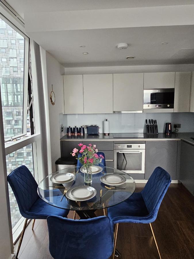 2 Bed Luxurious Apartments Canary Wharf London Exteriör bild