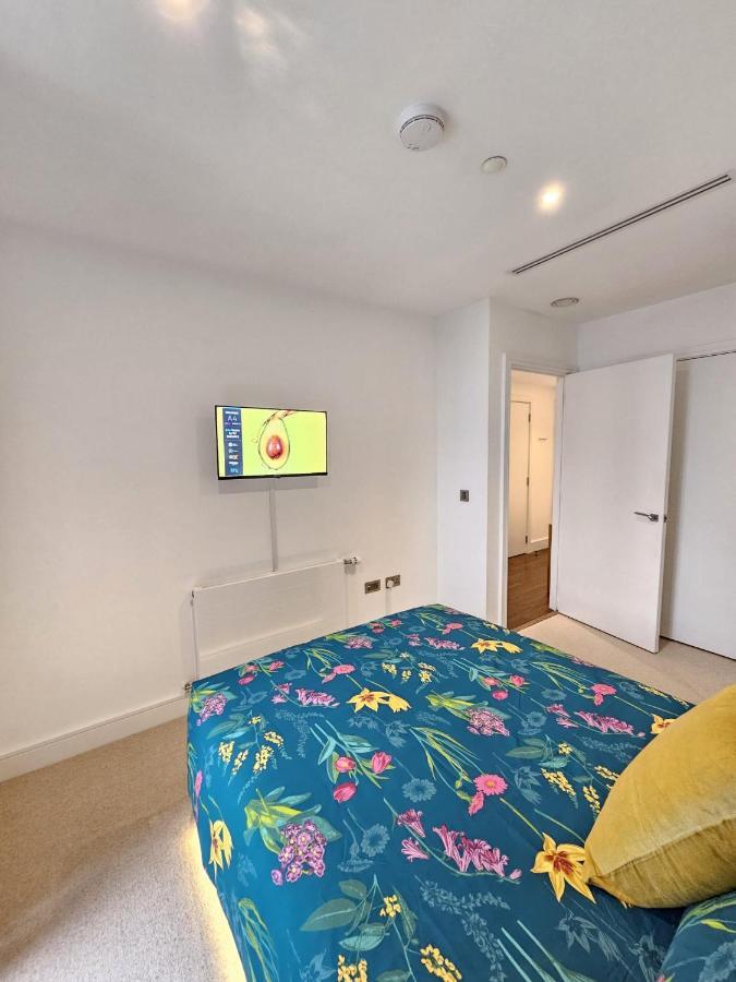 2 Bed Luxurious Apartments Canary Wharf London Exteriör bild