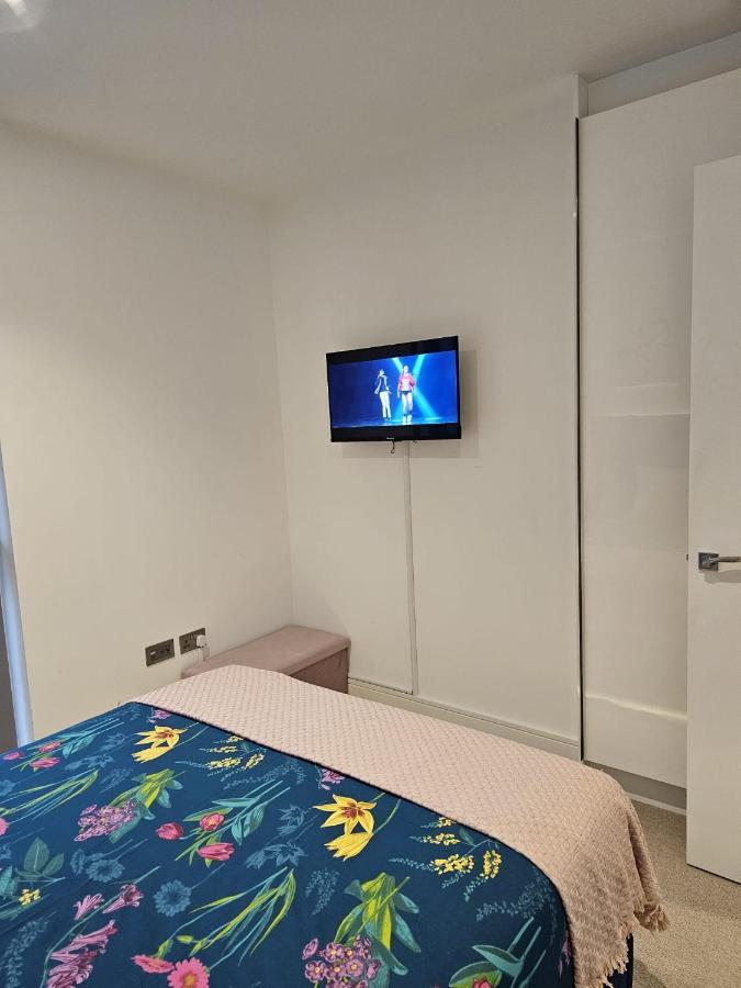 2 Bed Luxurious Apartments Canary Wharf London Exteriör bild