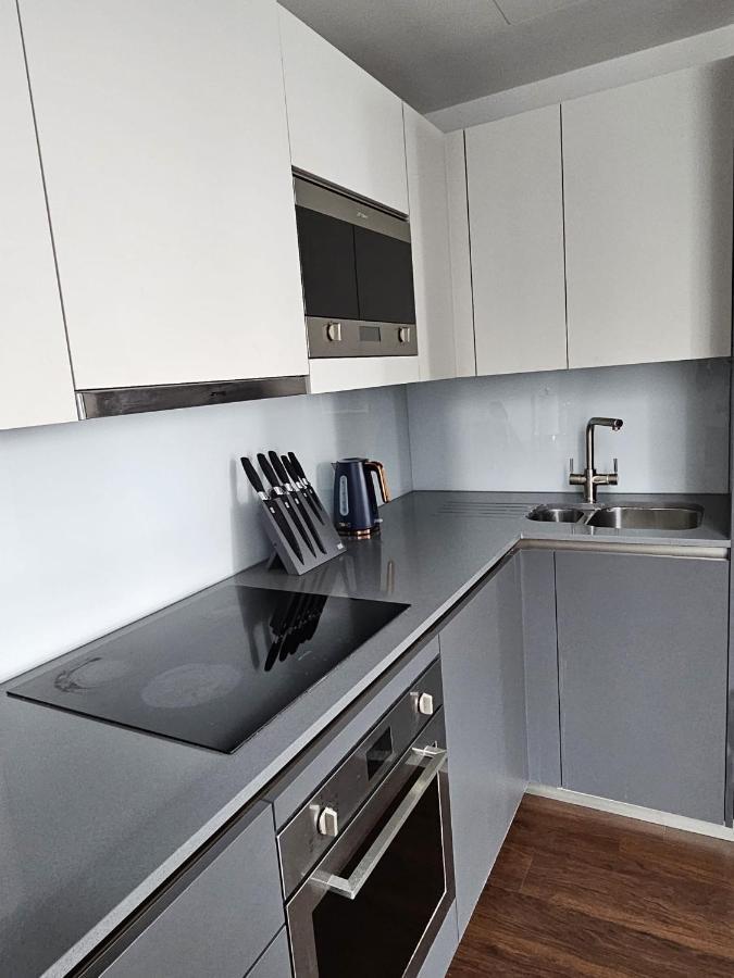 2 Bed Luxurious Apartments Canary Wharf London Exteriör bild