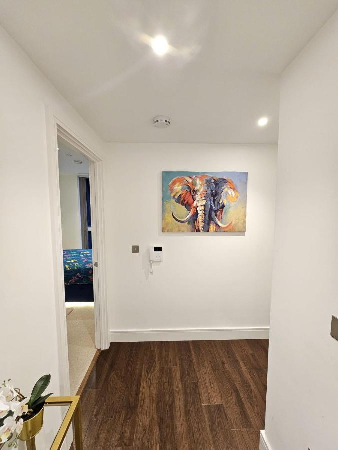 2 Bed Luxurious Apartments Canary Wharf London Exteriör bild